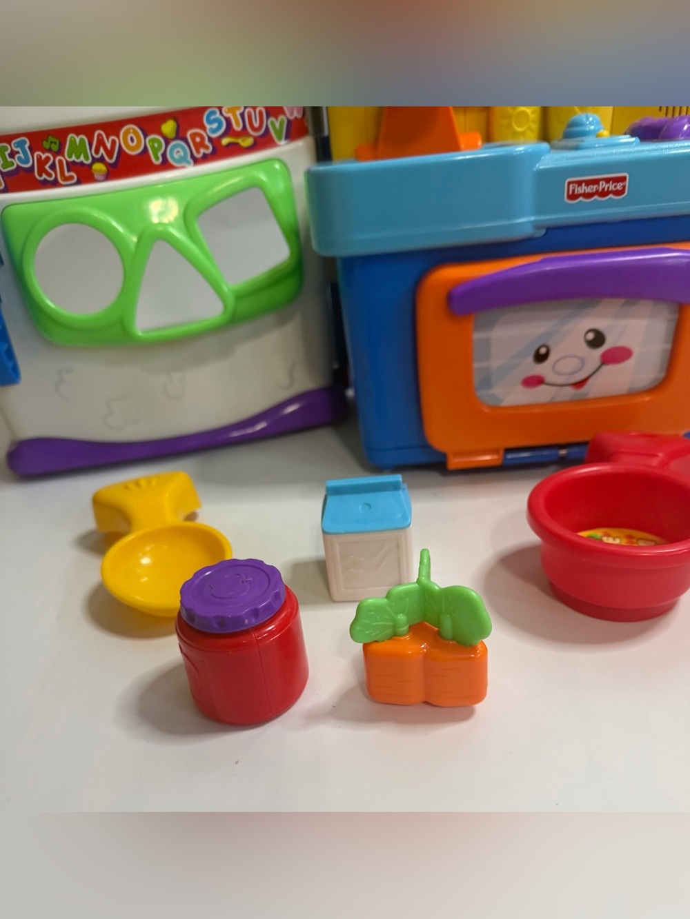 Fisher-Price Laugh & Learn Learning Kitchen - Picture 2 of 9